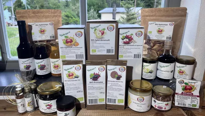 Diverse Produkte aus Obst und Gemüse von der Früchteverarbeitung Sohra