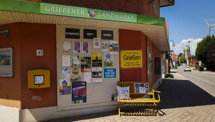 Schwarzes Brett der Dorfgemeinschaft in Grießen