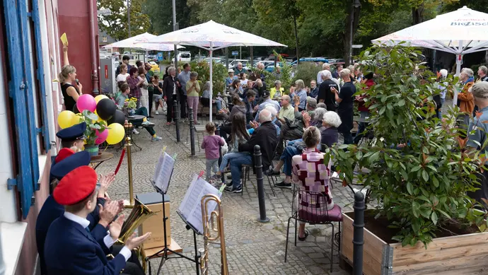 Trompetenspieler mit Publikum
