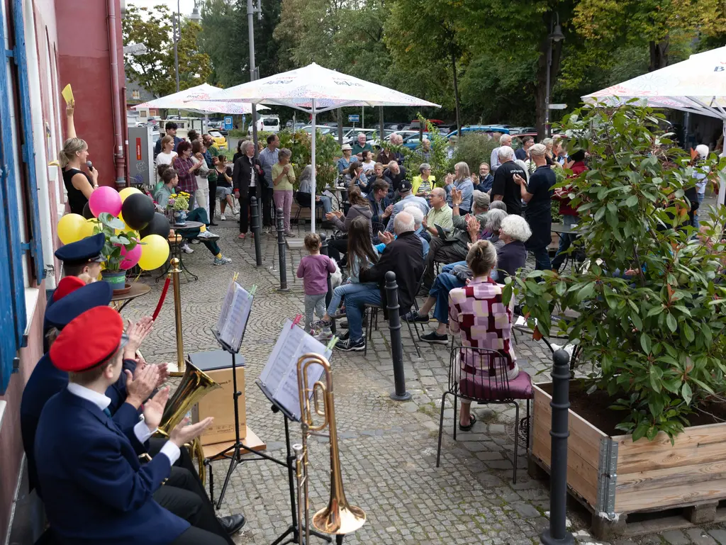 Trompetenspieler mit Publikum