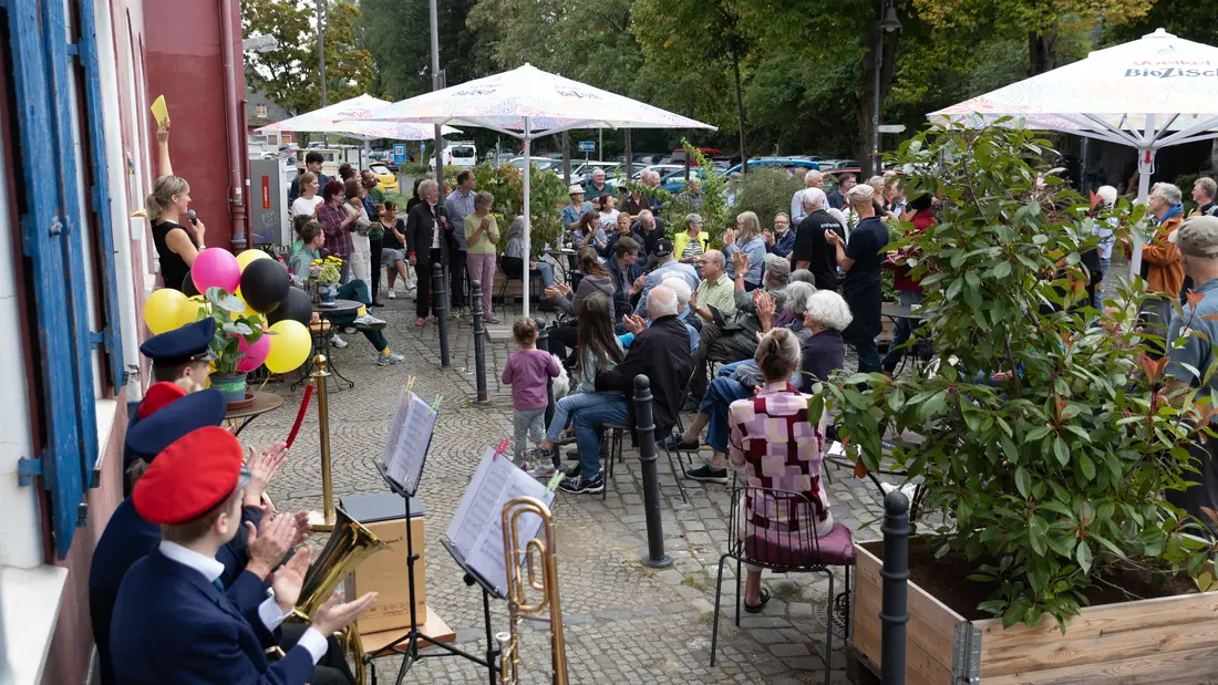 Trompetenspieler mit Publikum