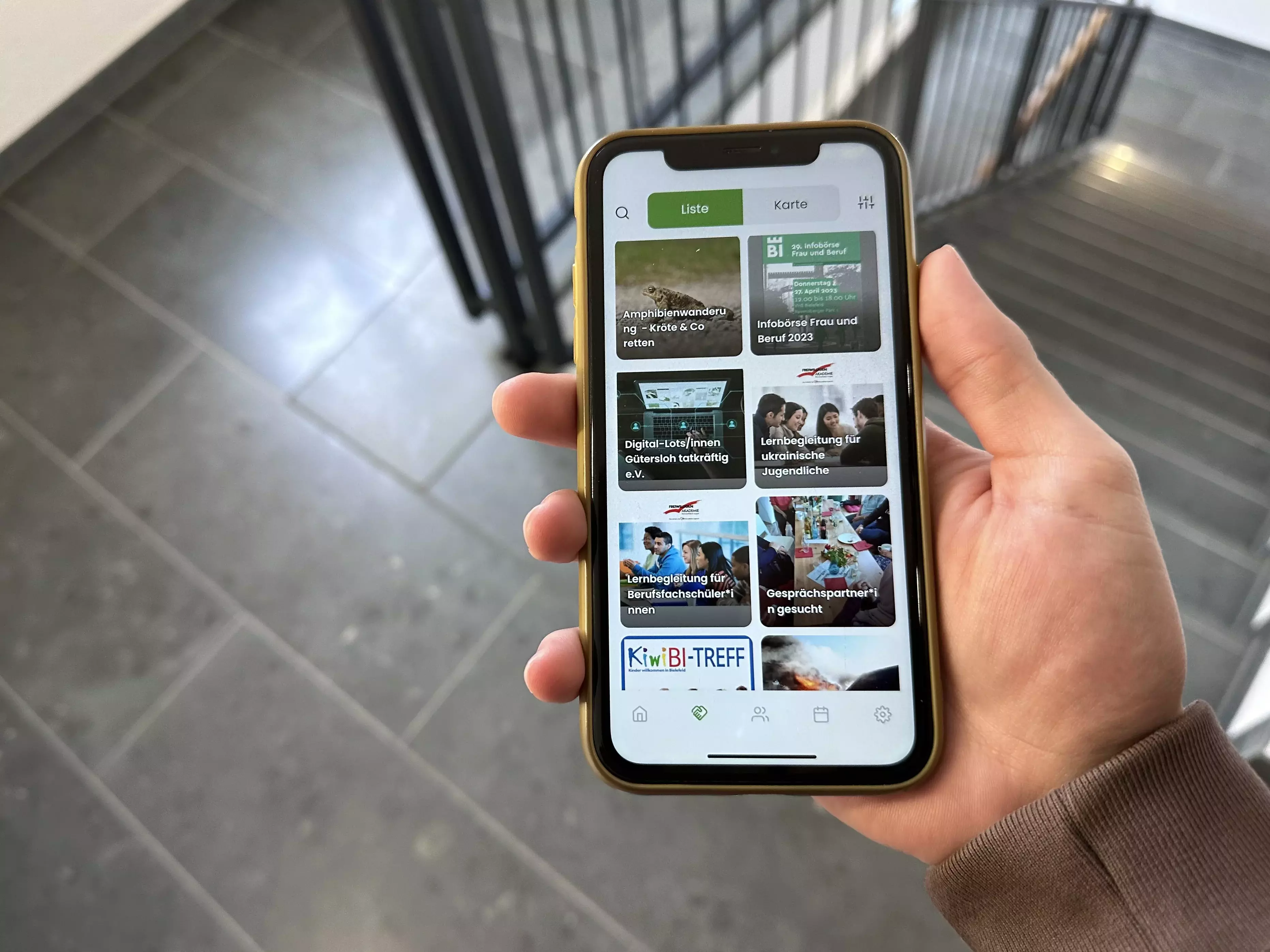 Auf dem Bildschirm eines Mobiltelefons ist die Ansicht der VoluMap-App zu sehen 