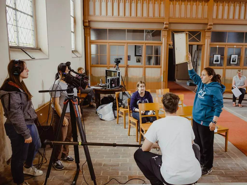 Aufnahme einer Theaterszene in der ungenutzten Kirche St. Petri